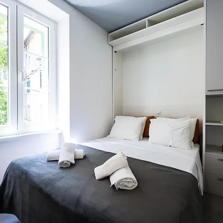 1914 Studio Apartment