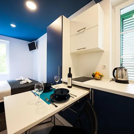 1914 Studio Apartment