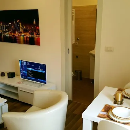 Studio Apartment *